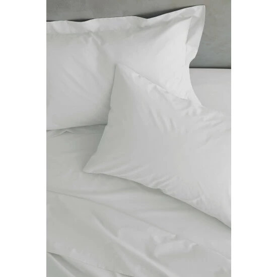 Catherine Lansfield White Percale Extra Deep Fitted Sheet 2 Catherine Lansfield White Percale Extra Deep Fitted Sheet - Image 2