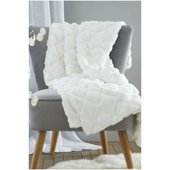 unnamed-file-2357.jpg Catherine Lansfield White Cosy Diamond So Soft Throw -Catherine Lansfield Shop unnamed file 2357