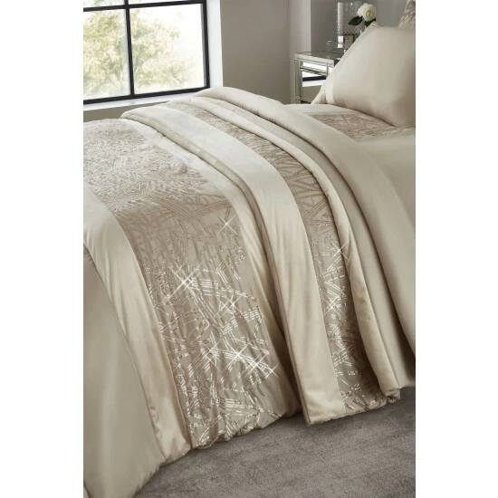 Catherine Lansfield Champagne Gold Velvet Sparkle Throw 1 Catherine Lansfield Champagne Gold Velvet Sparkle Throw