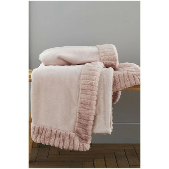 unnamed-file-2621.jpg Catherine Lansfield Pink Velvet & Faux Fur Throw -Catherine Lansfield Shop unnamed file 2621