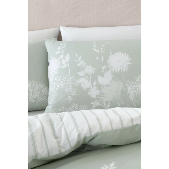 Catherine Lansfield Pink/Grey Meadowsweet Duvet Cover And Pillowcase Set 2 Catherine Lansfield Pink/Grey Meadowsweet Duvet Cover And Pillowcase Set - Image 2