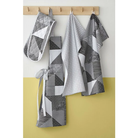 Catherine Lansfield Grey Larsson Geo Apron 3 Catherine Lansfield Grey Larsson Geo Apron - Image 3